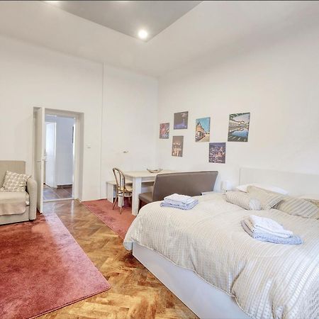 Nick & Klaras Central Apartments Любляна Екстериор снимка