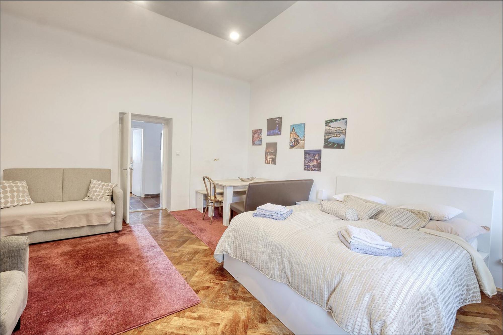 Nick & Klaras Central Apartments Любляна Екстериор снимка